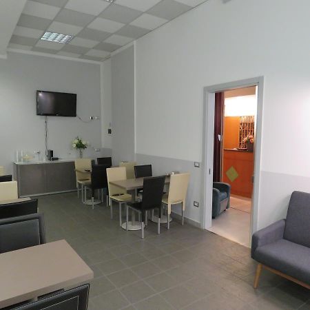 פורלי Hotel Marta מראה חיצוני תמונה