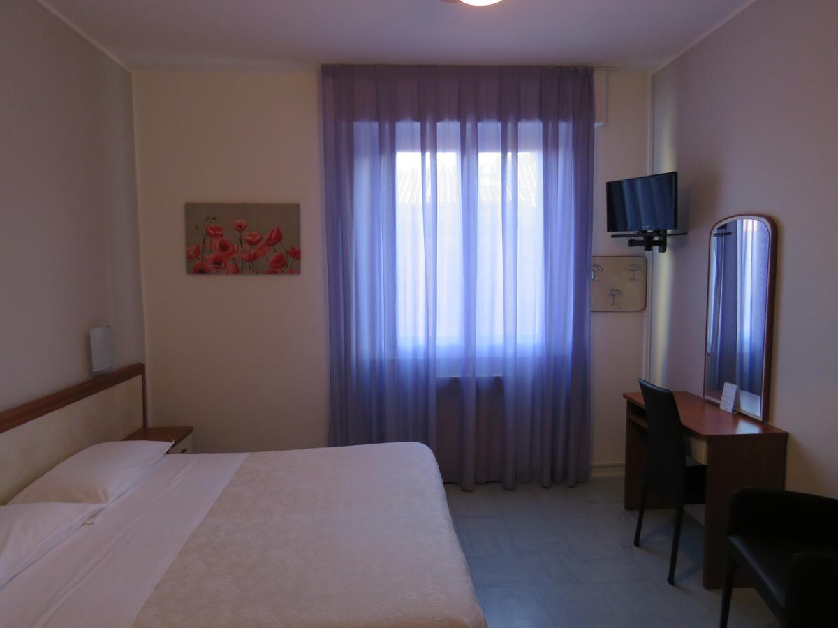 פורלי Hotel Marta מראה חיצוני תמונה