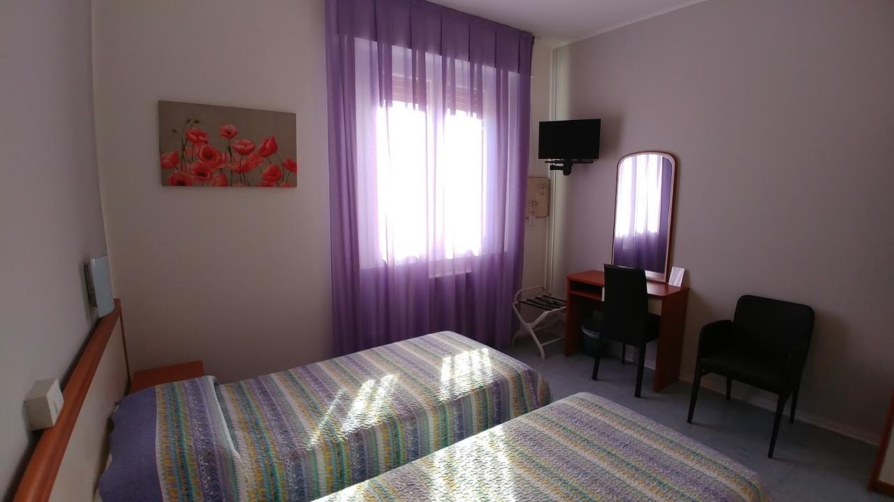 פורלי Hotel Marta מראה חיצוני תמונה