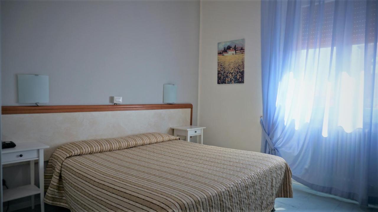 פורלי Hotel Marta מראה חיצוני תמונה